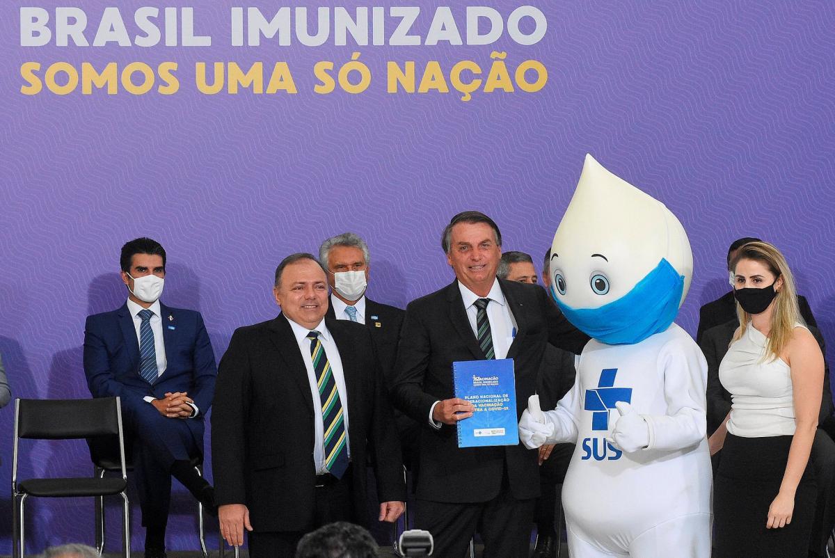 Pazuello afirma que SUS vai ter prioridade nas vacinas produzidas no Brasil