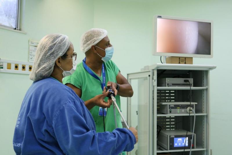 Novas torres de vídeo proporcionam cirurgias minimamente invasivas na FCecon