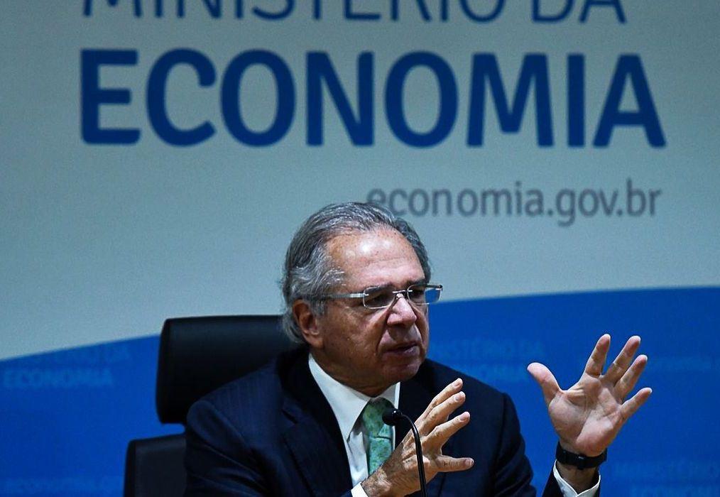 Vacinação em massa é capítulo mais importante da pandemia, diz Guedes