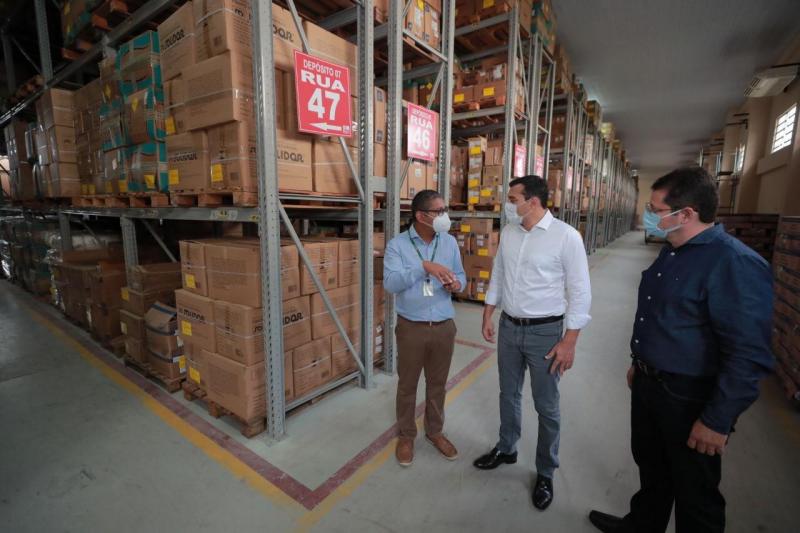 Em visita à Central de Medicamentos, Wilson Lima destaca avanço de 12% para 75% em abastecimento