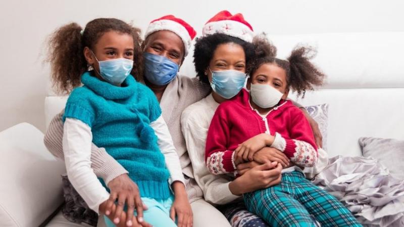 Festas de fim de ano exigem cuidado redobrado na pandemia, orienta Fiocruz