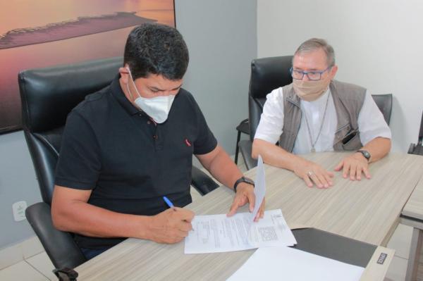 Prefeitura de Parintins garante repasse de recursos do Governo do Estado ao Hospital Padre Colombo