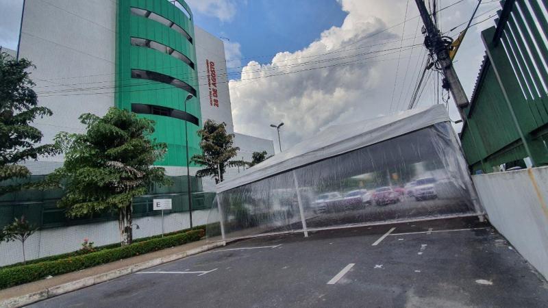 SES-AM melhora fluxo de atendimento com montagem de tendas de triagem