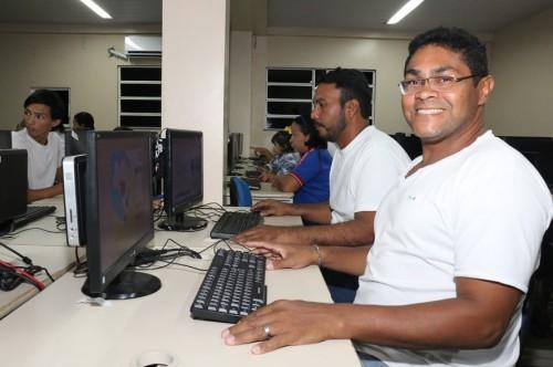 Educação de Jovens e Adultos (EJA) é reformulada e reduz tempo de escolarização dos estudantes