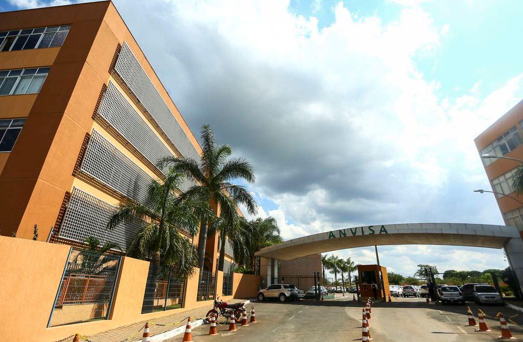 Anvisa, AstraZeneca e Pfizer discutem uso emergencial de vacinas