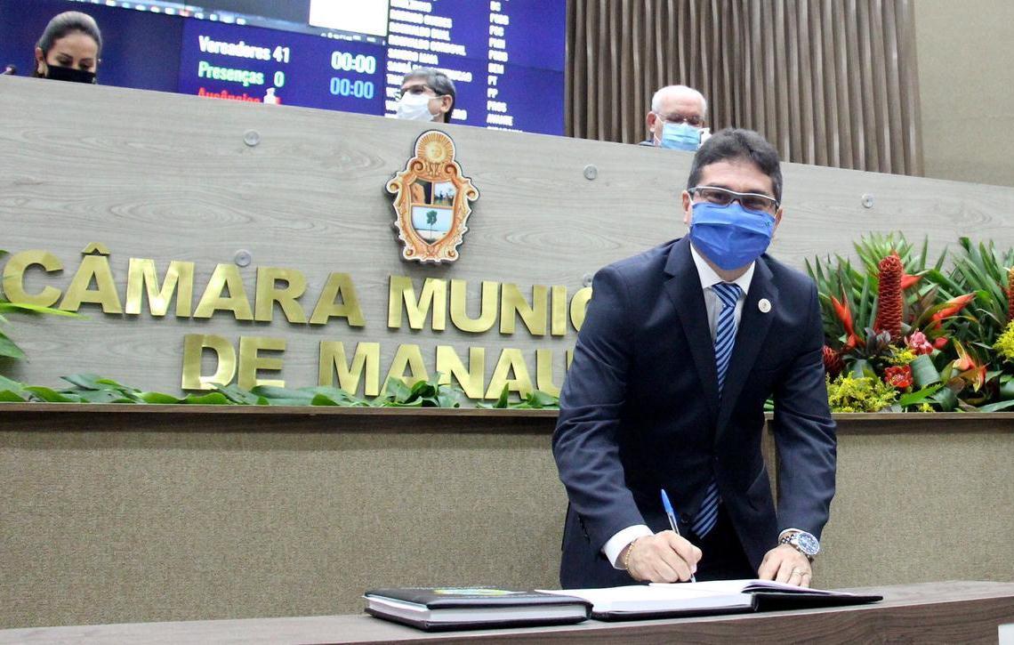 Parintinense Jander Lobato toma posse como Vereador de Manaus