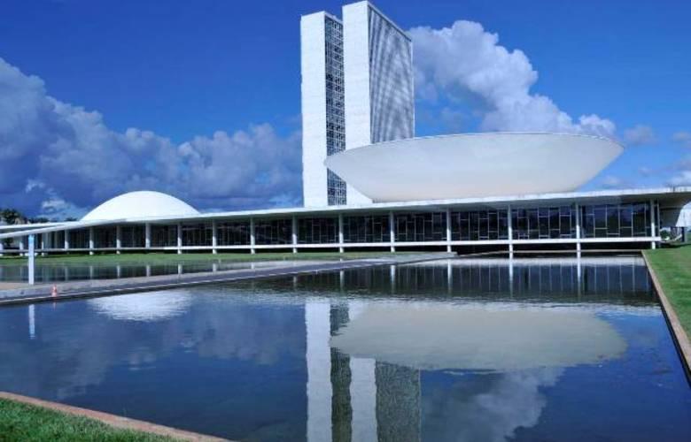 Dez suplentes assumem cargo de deputado federal, oito deles como titulares do mandato