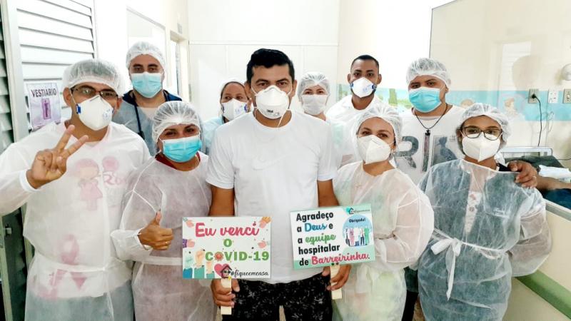 Em Barreirinha, paciente recebe alta médica da área de isolamento após 10 dias internado com Covid-19