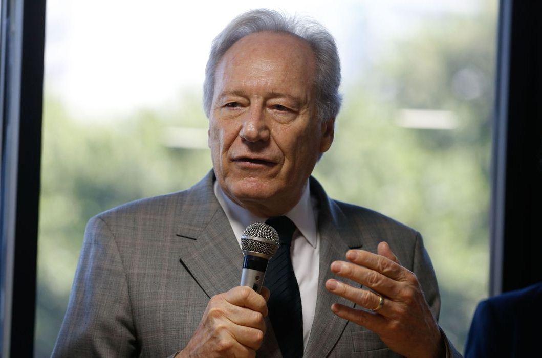 Lewandowski suspende requisição de seringas e agulhas feita por União