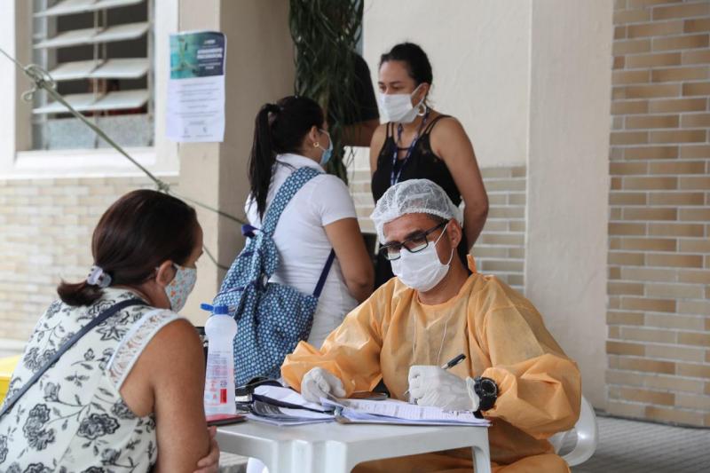 Familiares de pacientes internados no Hospital 28 de Agosto recebem atendimento psicossocial do Governo do Amazonas