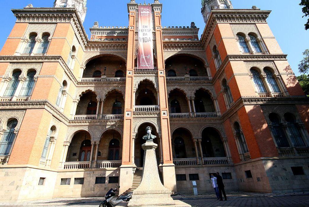 Fiocruz pede à Anvisa autorização para uso da vacina de Oxford