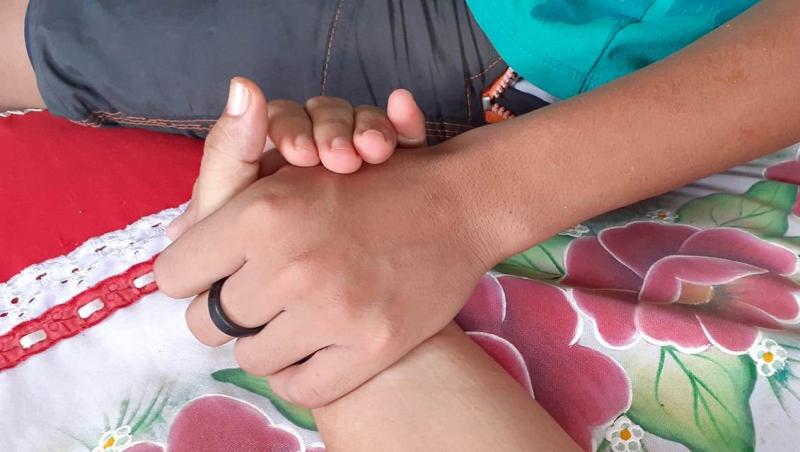 Menino de 13 anos comove internautas ao pedir orações para mãe diagnosticada com a Covid-19
