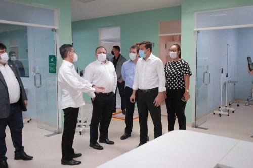 Wilson Lima apresenta estrutura do Hospital Nilton Lins ao Ministro da Saúde