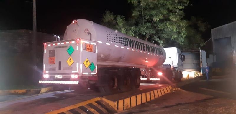 Carga extra de 50 mil metros cúbicos de oxigênio desembarca em Manaus para abastecer hospitais
