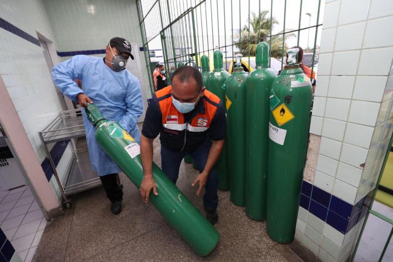 Governo do AM envia 150 cilindros de oxigênio para unidades de saúde em Manaus e no interior