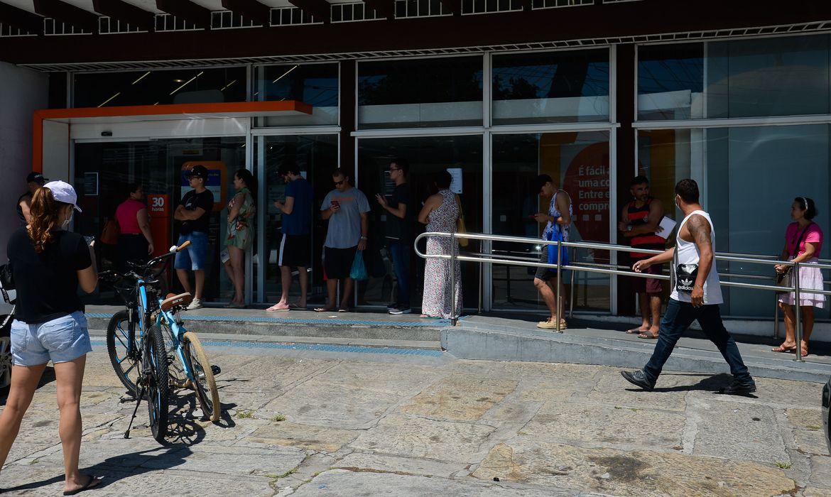 Bancos reforçam medidas para garantir atendimento em Manaus