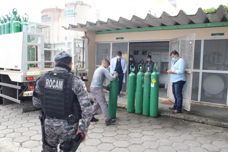 Quatro hospitais públicos recebem abastecimento de 100 cilindros de oxigênio