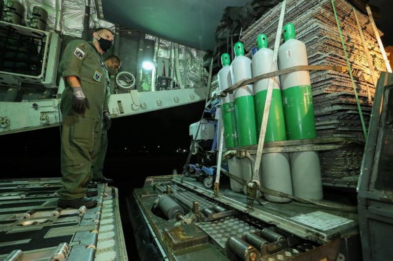 Transporte de oxigênio para Manaus exige logística complexa e protocolos de segurança