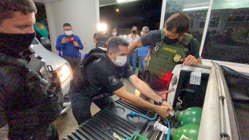 Grupo Fera ajuda na entrega de oxigênio doado por grupo de amigos para unidades de saúde