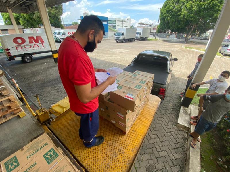 Central de Medicamentos do AM recebe 30 mil ampolas de glicose utilizadas em UTIs