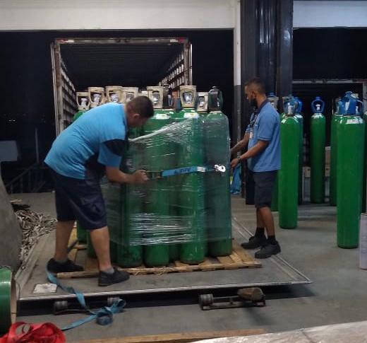 Em ato solidário, 'Pronto Cargo' realiza logística de distribuição de cilindros de oxigênio para unidades de saúde de Manaus