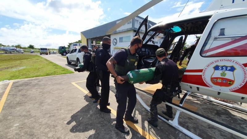 Equipes da Polícia Civil e Dioa realizam entrega de cilindros de oxigênio nos hospitais de Manaus e do interior