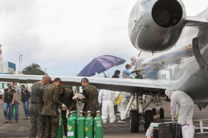Governo do Amazonas realiza transferência de 15 pacientes para Goiás