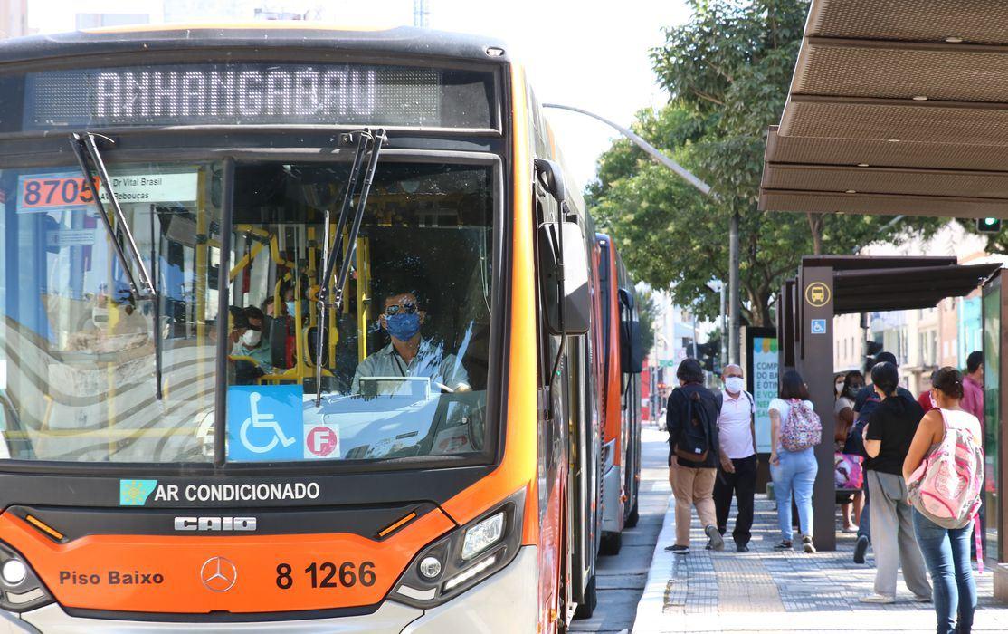 Covid-19: Profissionais de transportes entram no grupo prioritário da vacinação