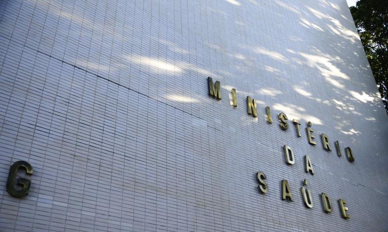 Saúde alerta sobre ligações e SMS falsos de cadastro para vacinação