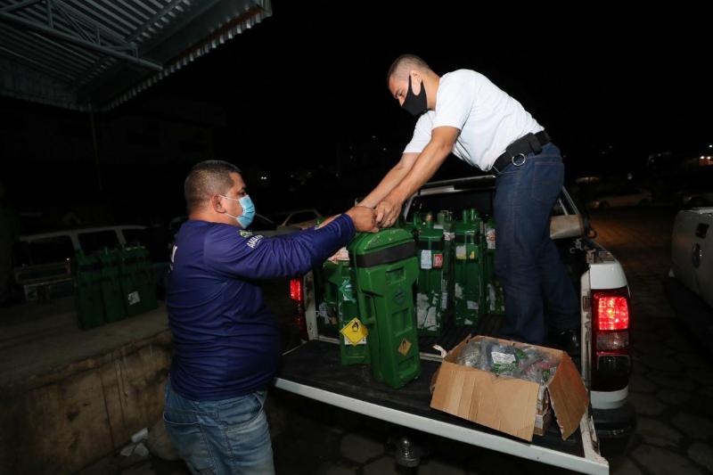 Governo do Amazonas segue enviando cilindros de oxigênio para o interior