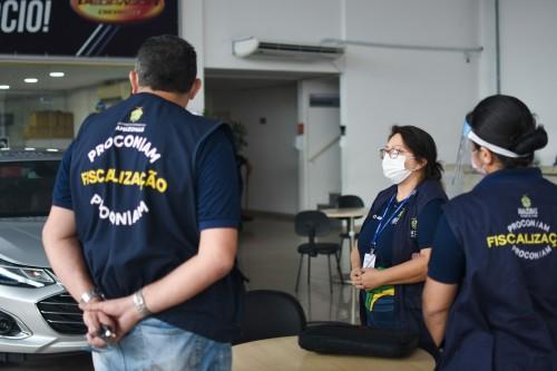 Procon-AM autua concessionária de veículos por descumprimento de decreto que suspendeu atividades não essenciais