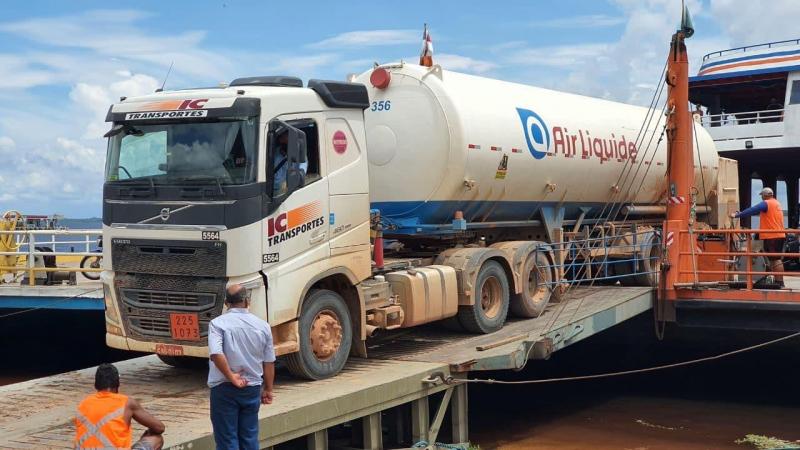 Carregamento com 160 mil metros cúbicos de oxigênio chega a Manaus para abastecimento da rede de saúde