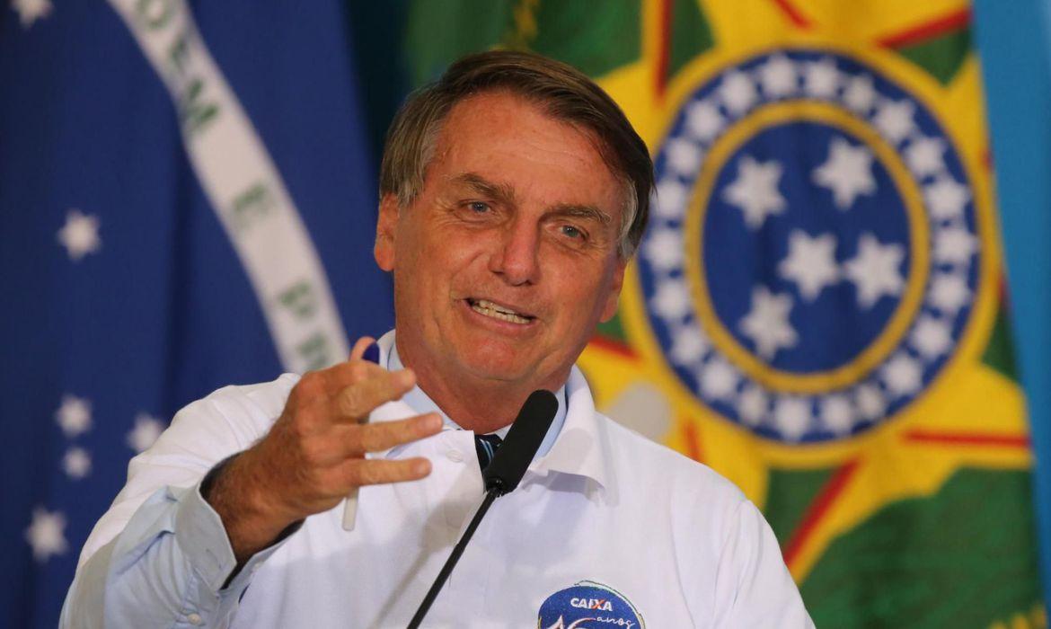 Bolsonaro diz que insumos da CoronaVac chegarão nos próximos dias