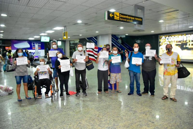 Recuperados da Covid-19, pacientes retornaram a Manaus na madrugada desta quinta-feira (28/01)