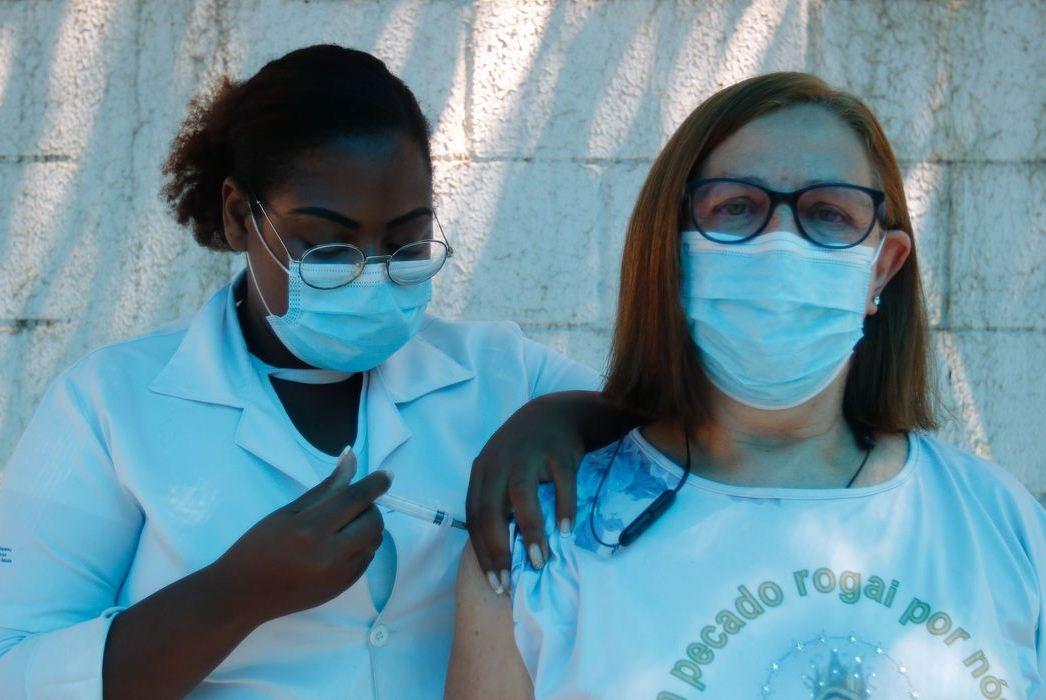 Secretários de saúde defendem que vacina vá para grupos vulneráveis