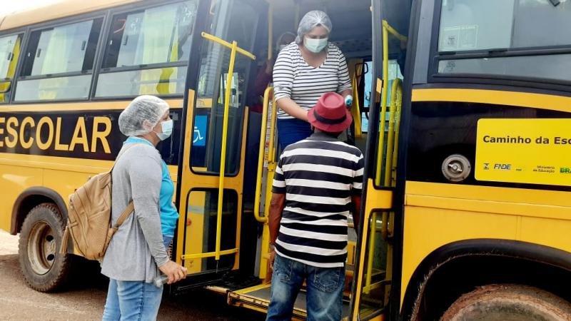 Em Barreirinha idosos são conduzidos às unidades de saúde para tomarem vacina contra a Covid-19