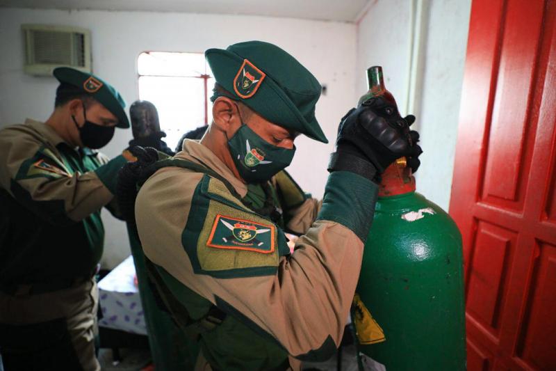 Defesa Civil do Amazonas faz reposição de oxigênio para paciente em tratamento domiciliar