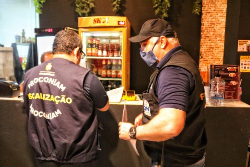Central de Fiscalização autua estabelecimentos e apreende embarcações por descumprimento de decreto