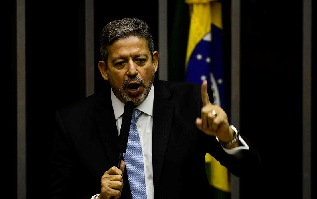 Arthur Lira é eleito presidente da Câmara em 1º turno