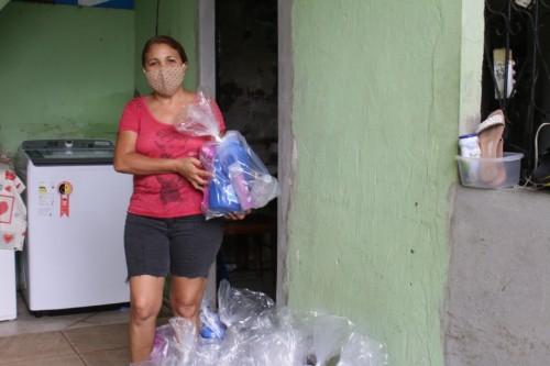Organizações que trabalham com idosos em vulnerabilidade social recebem doações de 250 kits de higiene