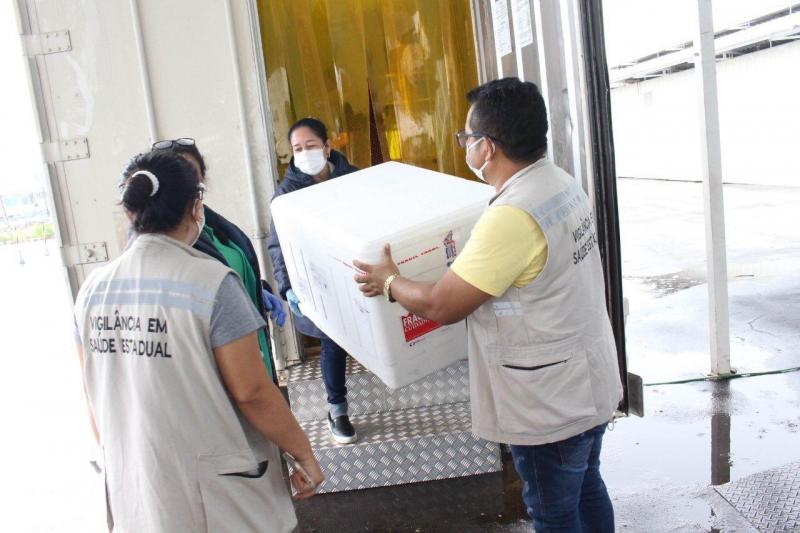 Governo do Amazonas entrega terceira remessa de vacinas contra a Covid-19 para a Prefeitura de Manaus