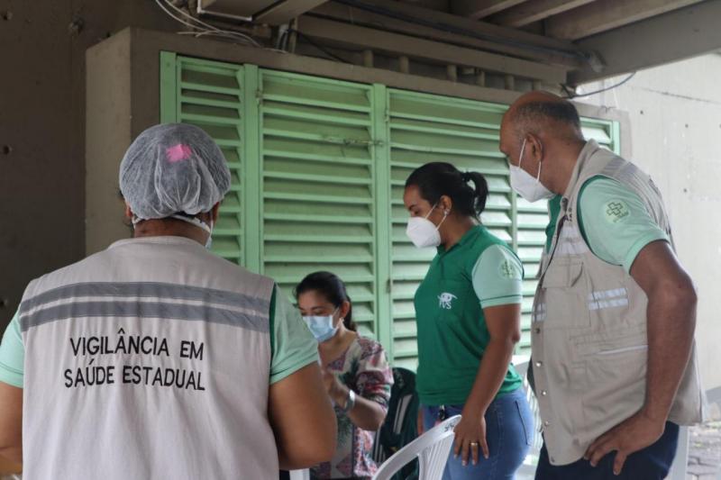 FVS-AM apoia vacinação de profissionais da saúde no Sambódromo de Manaus