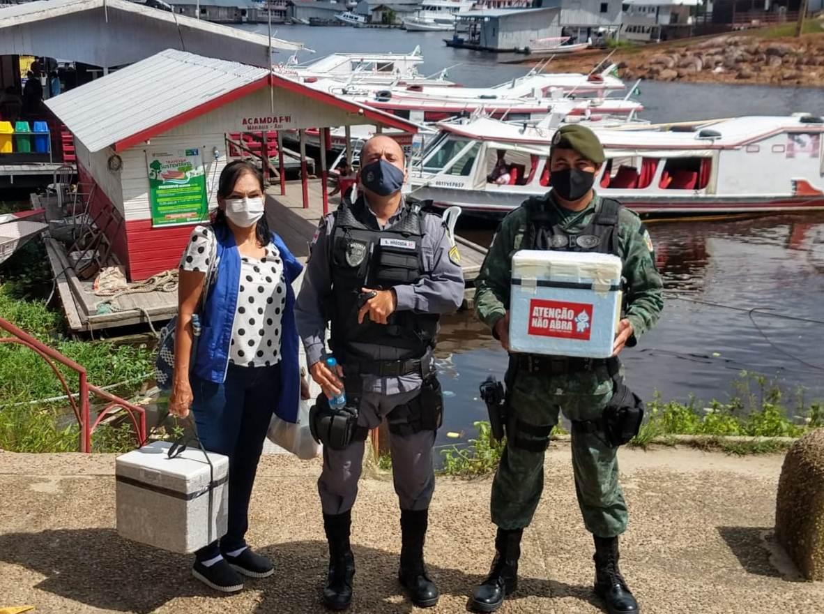 Polícia Militar auxilia na segurança da vacinação da população ribeirinha em Manaus