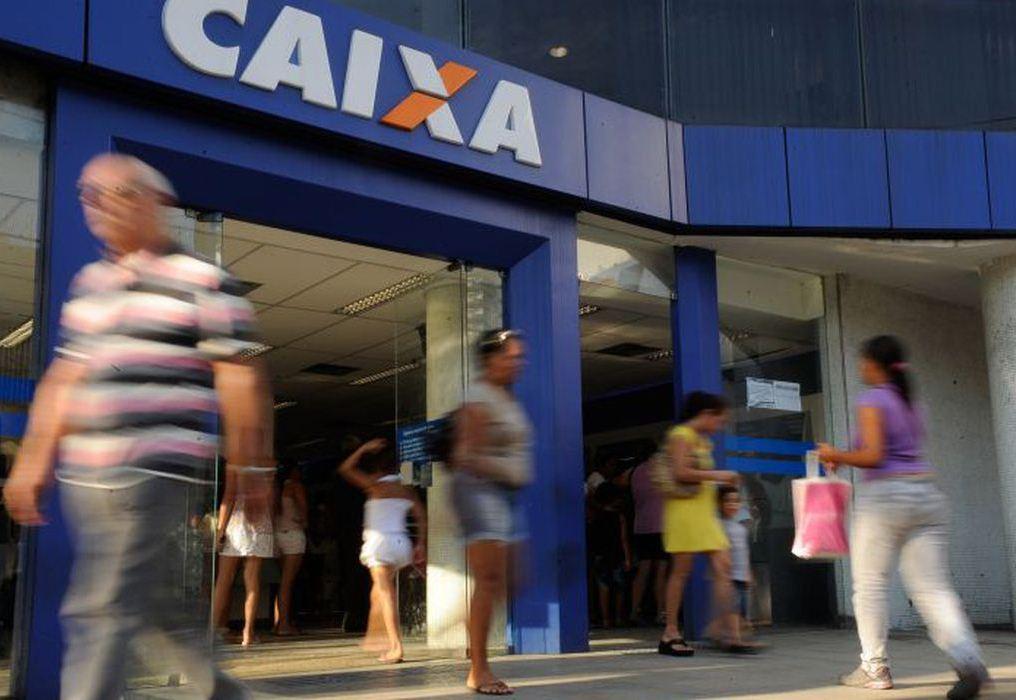 Caixa paga abono salarial para nascidos de março a junho