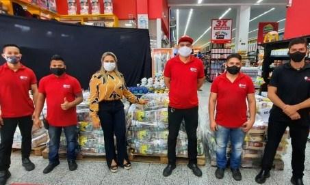 Rede de supermercado realiza doação de 200 cestas básicas para atender idosos e PcDs em vulnerabilidade