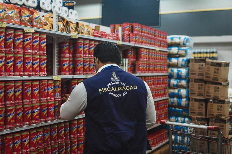 Procon-AM apreende quase 60 quilos de alimentos em supermercado na zona oeste de Manaus