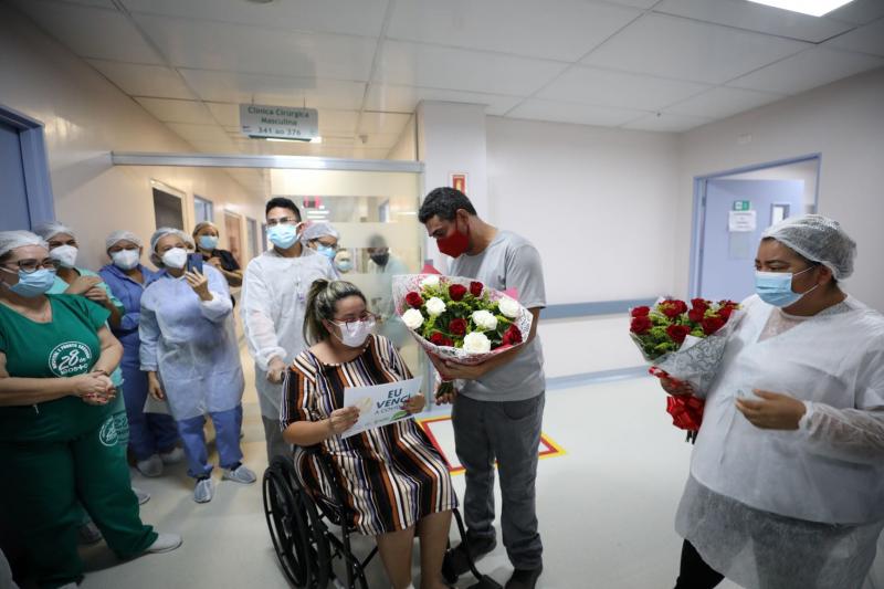 Marido homenageia esposa e profissionais do HPS 28 de Agosto