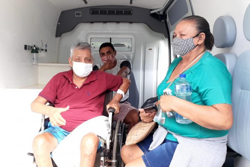 Mais um idoso recuperado da Covid-19 recebe alta do hospital de Barreirinha