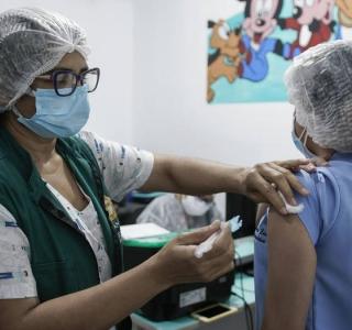 Amazonas já aplicou 202.771 doses de vacina contra Covid-19 até este domingo (14/02)