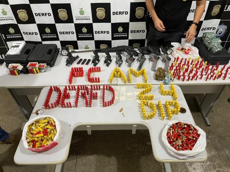 Polícia Civil do Amazonas deflagra ação e prende homem com armamento, entorpecentes e cerca de 2 mil munições